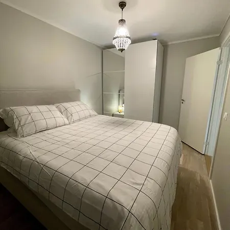 New Duplex Near The With Free Private Parking *