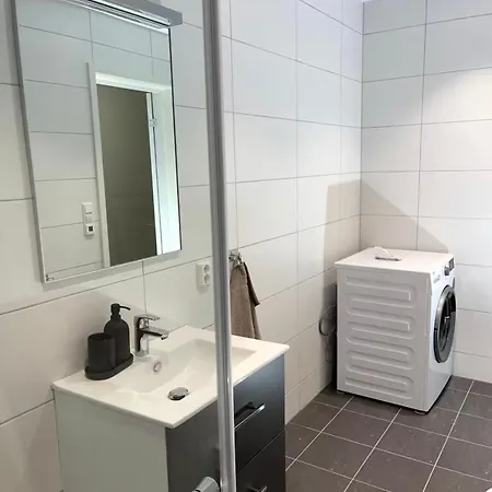 New Duplex Near The With Free Private Parking Lägenhet