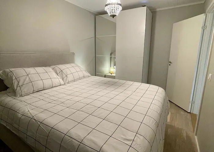 New Duplex Near The With Free Private Parking *